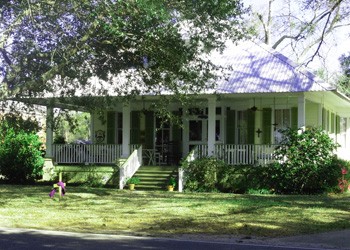 Lots of cute homes along the gulf with cozy front porches